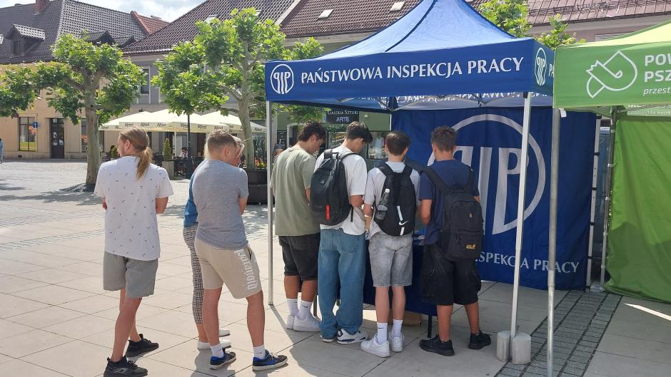 Stoisko w ramach projektu „Pierwsza praca – pierwszy krok” w Pszczynie