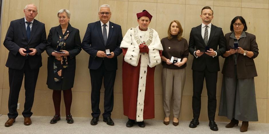 Okręgowy Inspektor Pracy w Katowicach uhonorowany Odznaką „Zasłużony dla Śląskiego Uniwersytetu Medycznego”