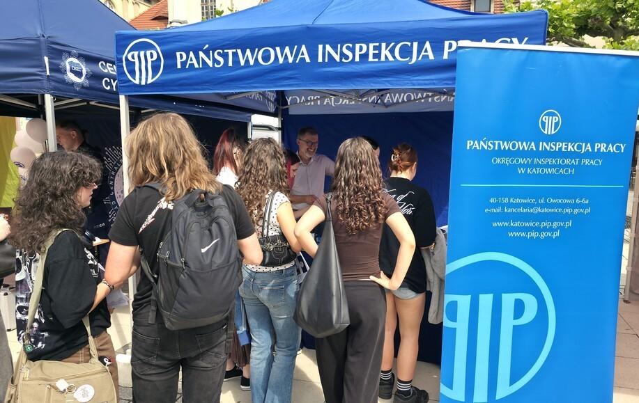  Bezpieczny start w pracę – OIP Katowice na Kiermaszu Pracy Wakacyjnej w Pszczynie